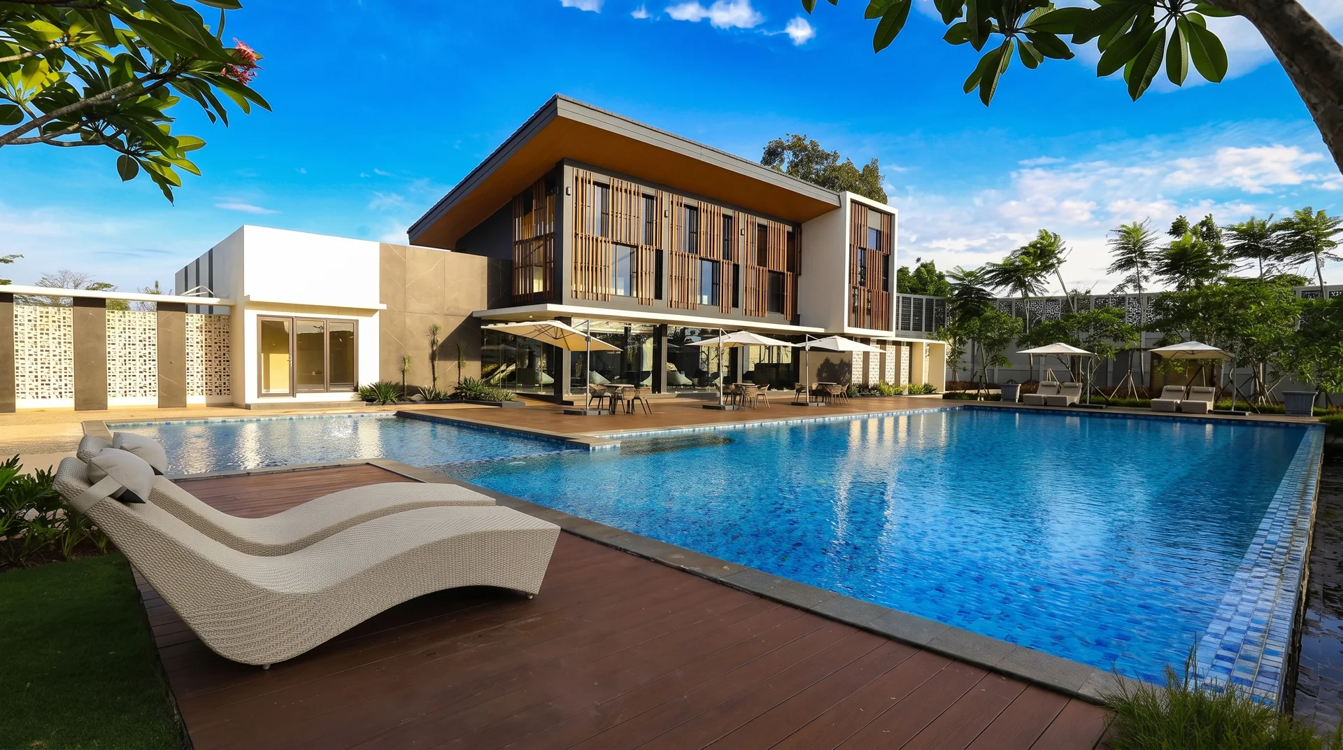 Swimming Pool Cluster Heron Summarecon Serpong