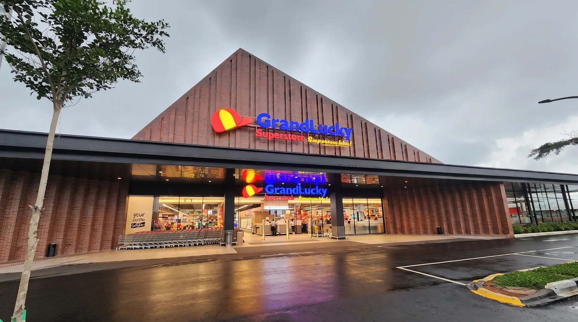 GrandLucky Supermarket Victoria Central District Gading Serpong