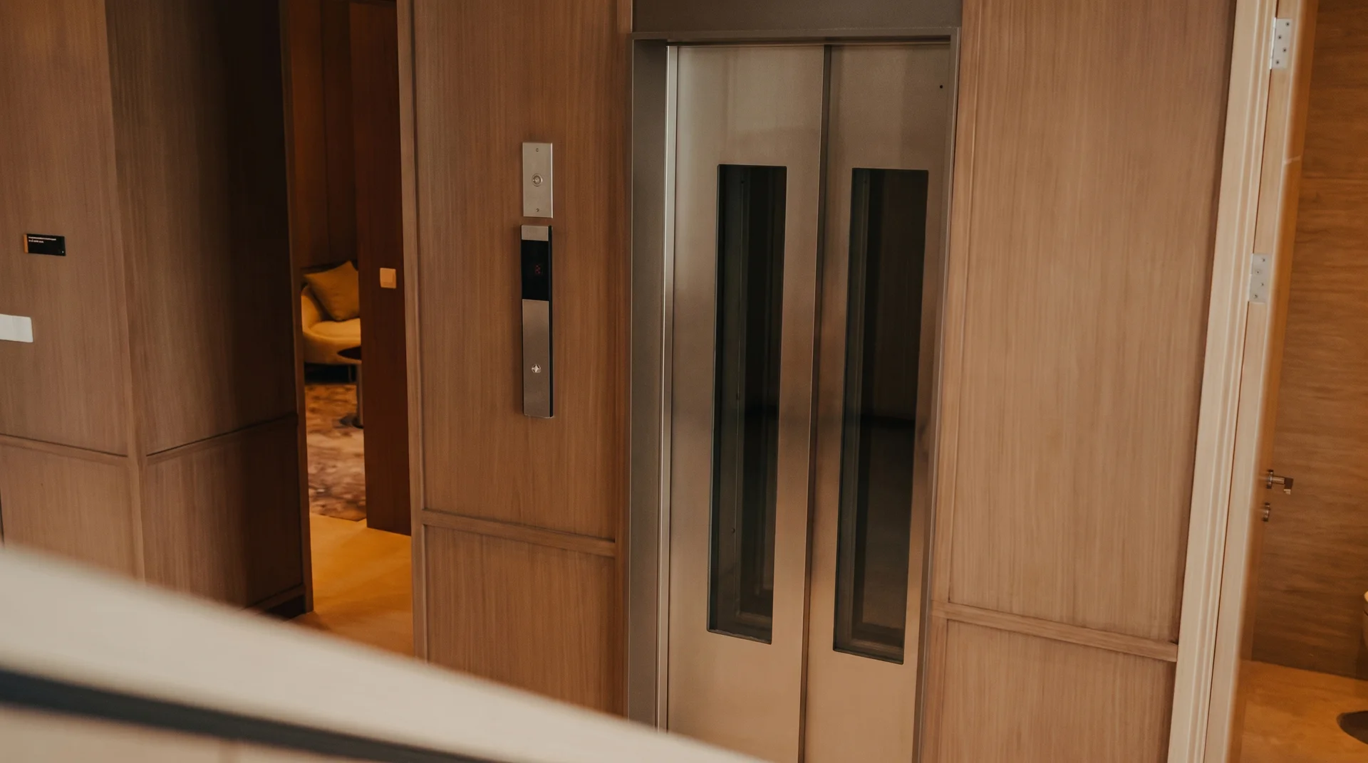 Private Lift Mitsubishi Layton NavaPark